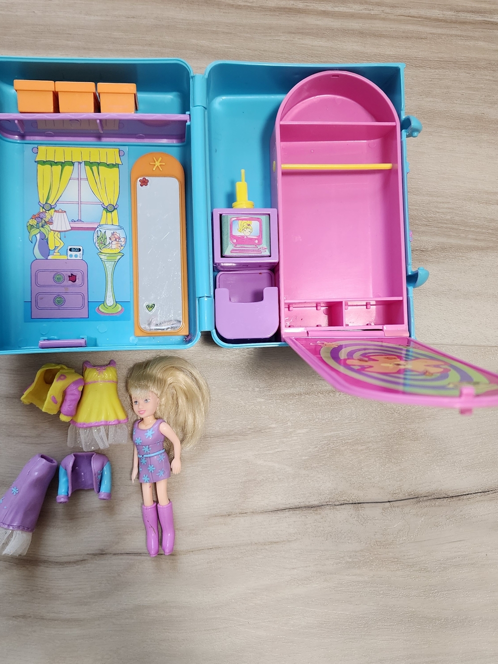 Vintage 2001 Mattel Fashion Polly Pocket Super Stylin Bedroom Purse Playset Doll - Picture 2 of 5
